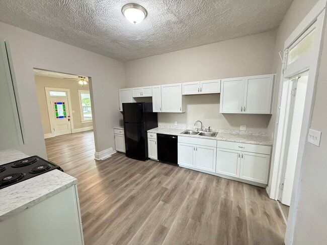 Building Photo - 3 Bed 1 Bath Aurora, MO