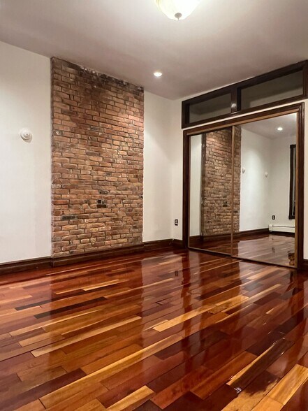 Building Photo - 933 Saint Marks Ave