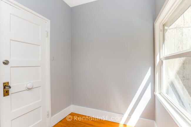 Building Photo - 360 Locust St