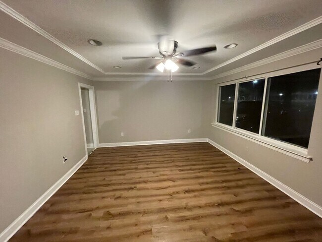 Building Photo - 3715 Winbourne Ave
