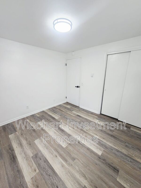 Building Photo - 616 S Clay St