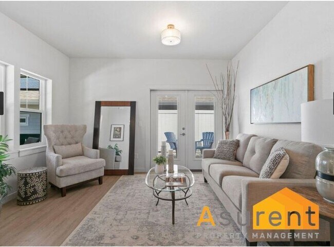 Building Photo - Newer Ashland Home Coming Available Soon!