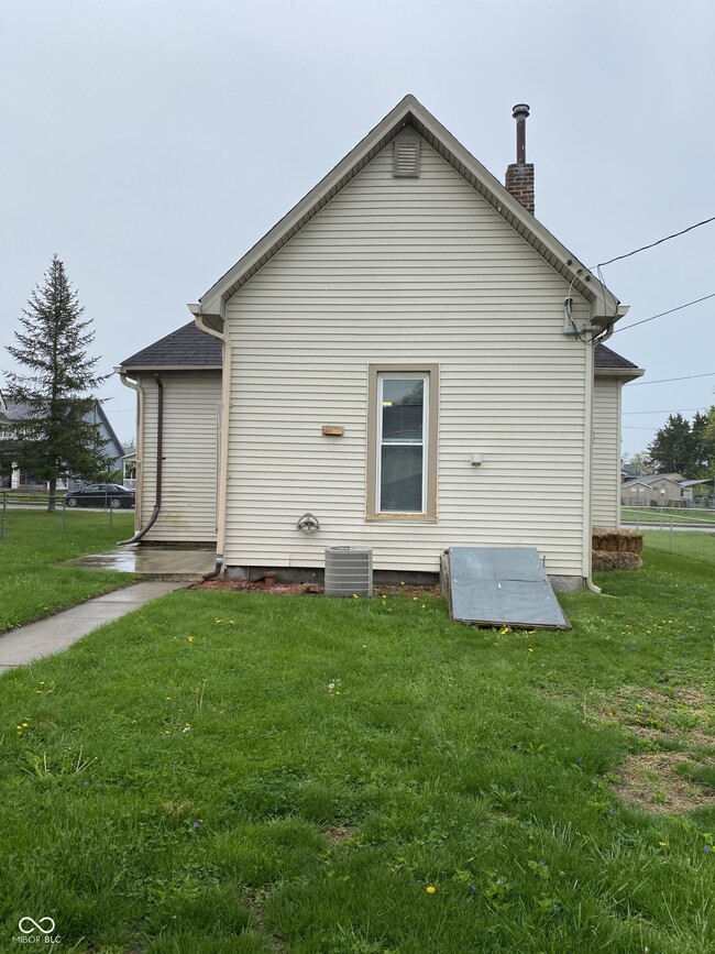 Building Photo - 658 Christian Ave