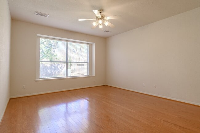 Building Photo - 2918 Five Oaks Dr