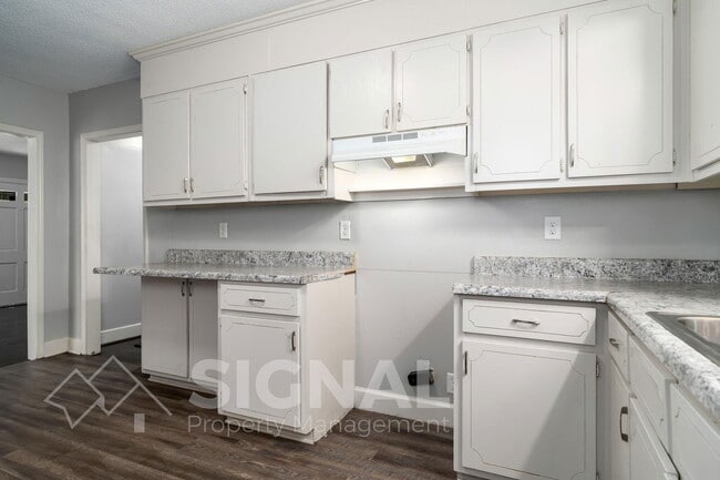 Building Photo - 4724 Terrace M