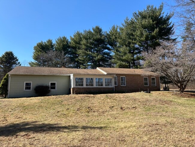 Primary Photo - 137 Davis Rd
