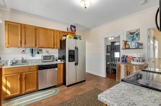 Building Photo - Large 3 bedroom 1 bathroom apartment North Andover