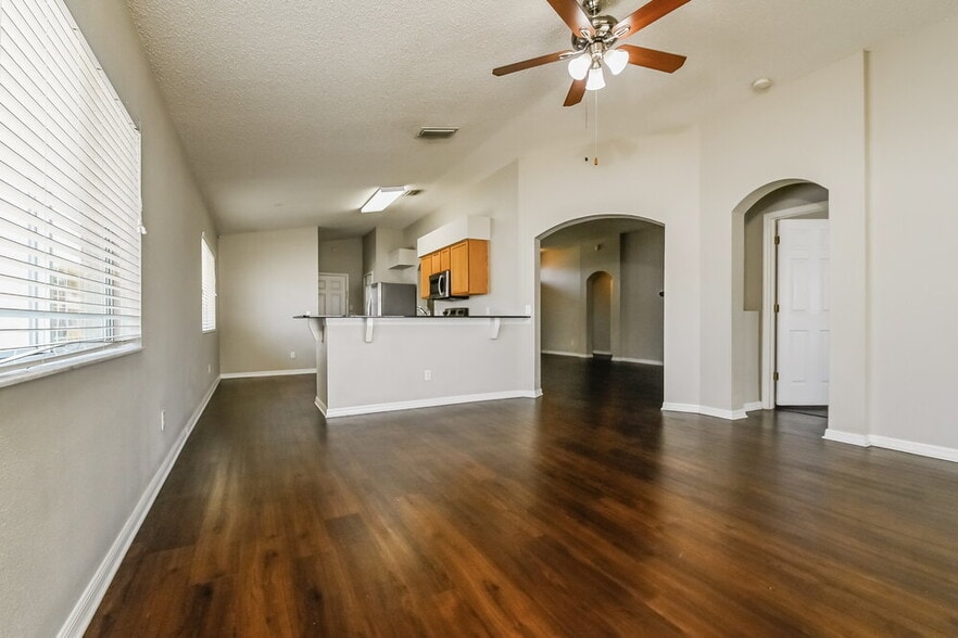 Building Photo - 12845 Longcrest Dr