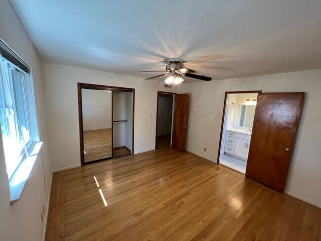Building Photo - Charming Neighborhood in Carmichael with b...