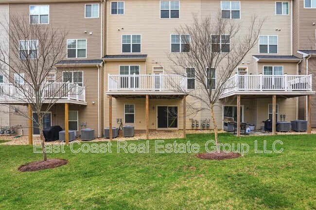 Building Photo - 5891 Bella Marie Wy