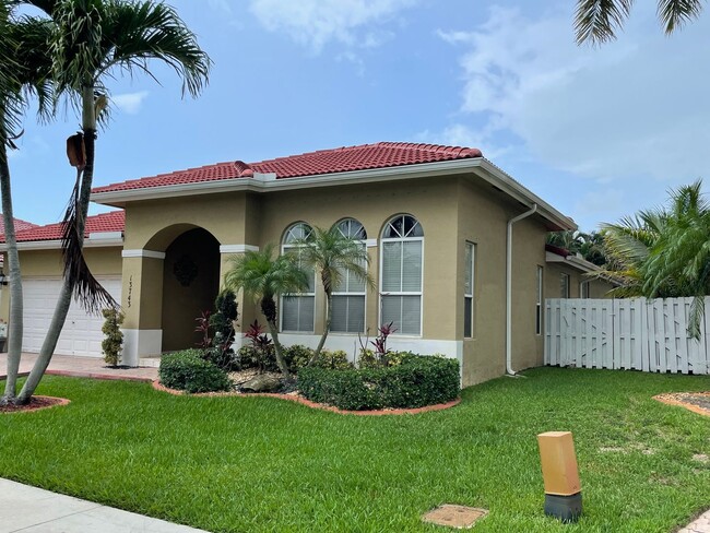 Building Photo - Single Family house in Monarch Lakes