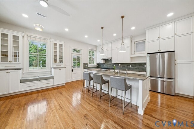 Building Photo - 1801 Grove Ave