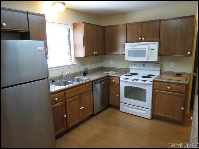 Building Photo - 2116 Peach Tree Dr