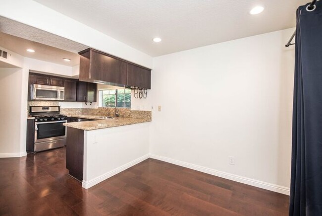 Building Photo - Anaheim Hills Beauty