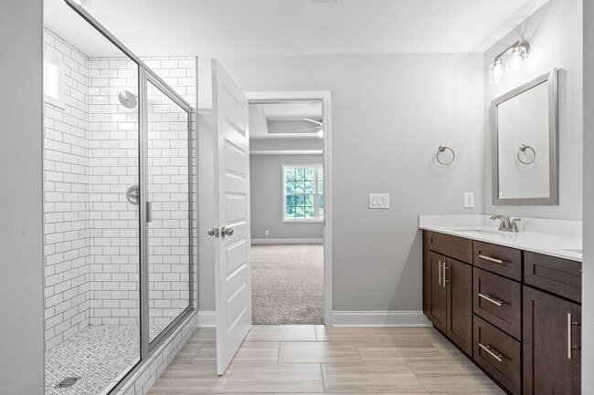 Building Photo - Beautiful Home Close to Fort Campell Ready for You to Make New Memories In