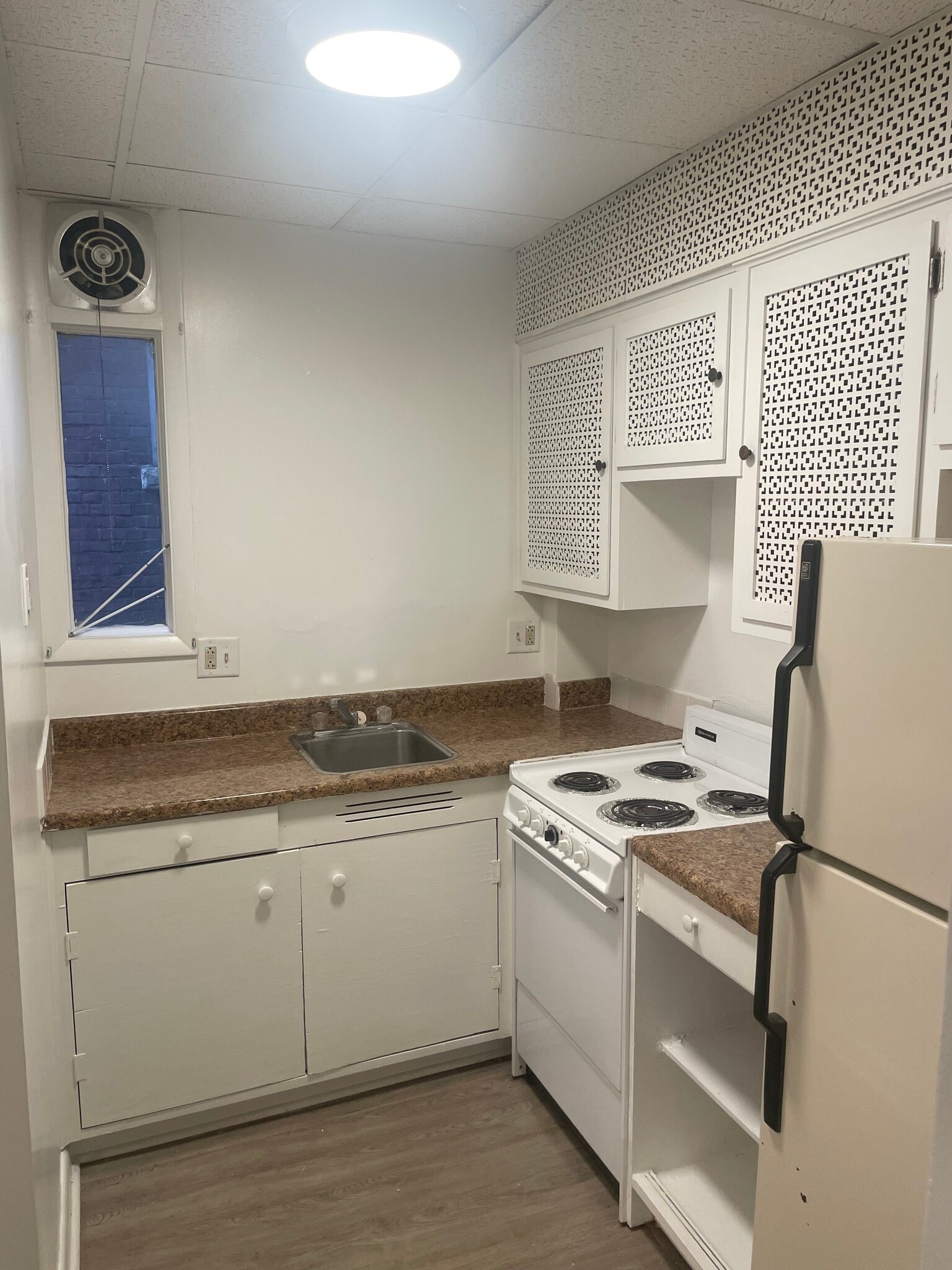 Building Photo - 1324 5th Ave