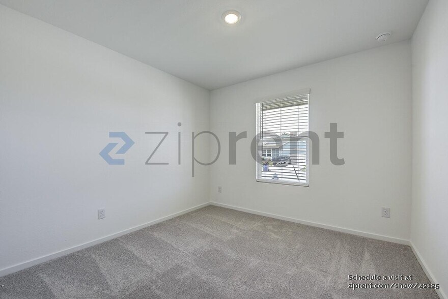 Building Photo - 531 Montclair Ave