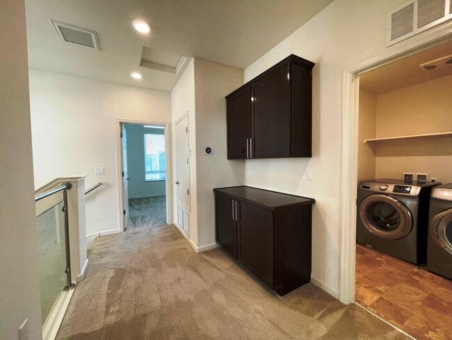 Building Photo - 168 Llano de los Robles Ave