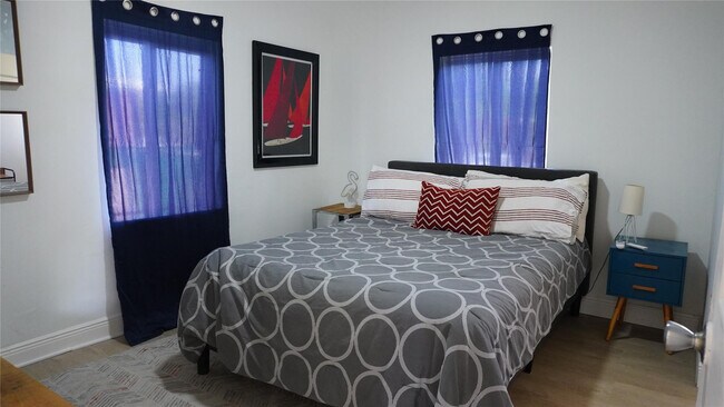 Building Photo - 1011 Sharar Ave