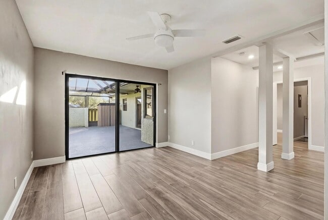 Building Photo - 5694 Northpointe Ln