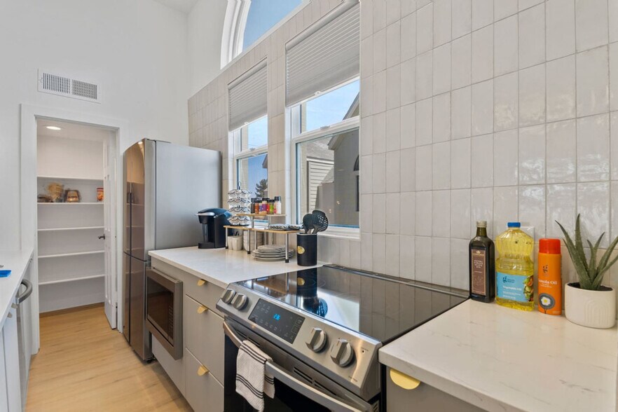 Building Photo - 4641 N 8th Pl