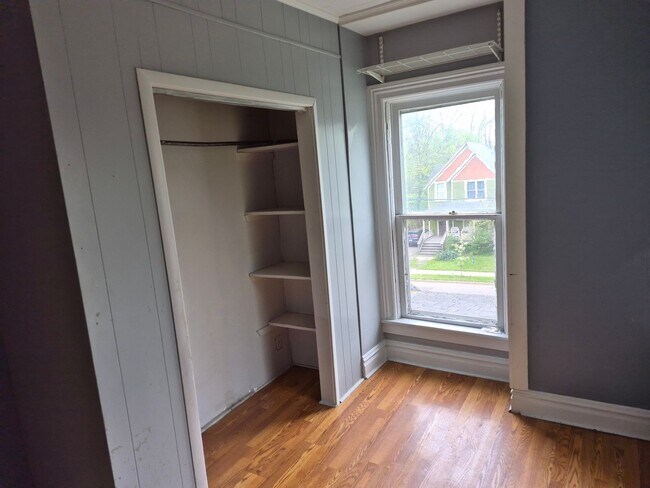 Building Photo - 227 Douglas Ave