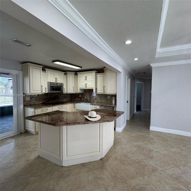 Building Photo - 4261 SW 22nd St