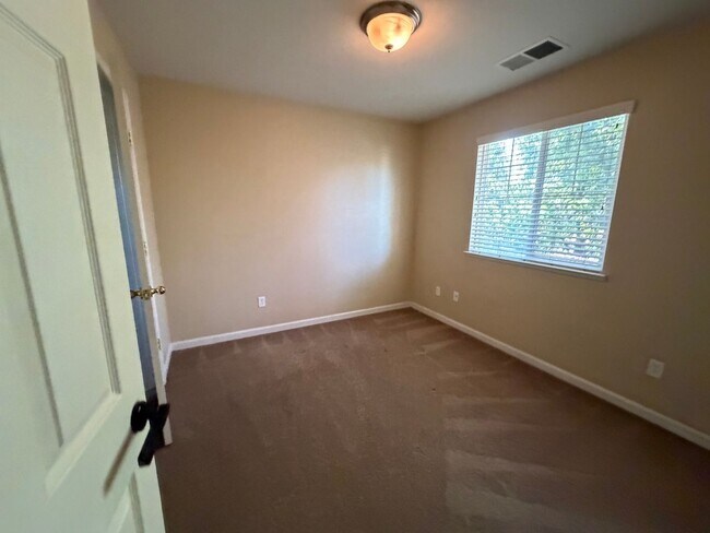 Building Photo - 6732 S Gaja