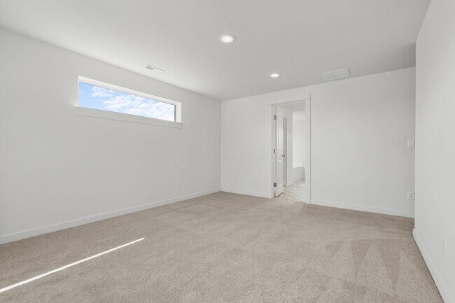 Building Photo - 3921 N Lynn St