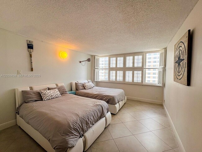 Building Photo - 2030 S Ocean Dr