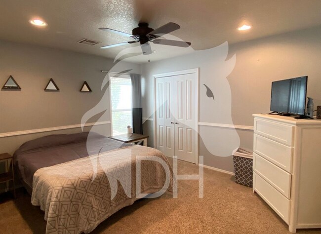 Building Photo - Coming soon in Enid Chisholm District!