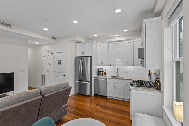 Building Photo - 44 W Eagle St