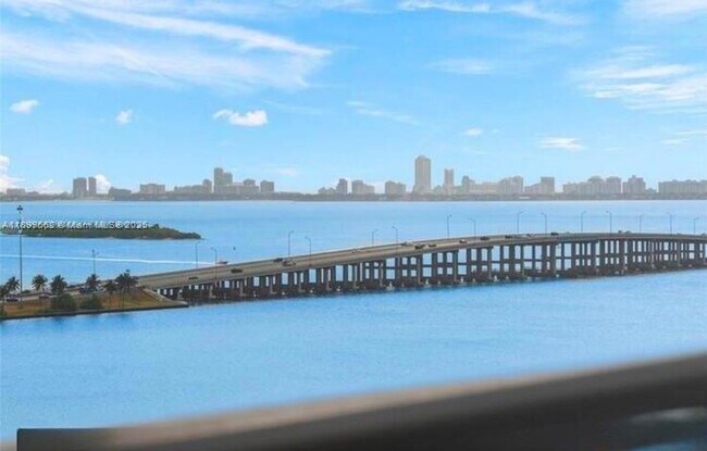 Building Photo - 480 NE 30th St