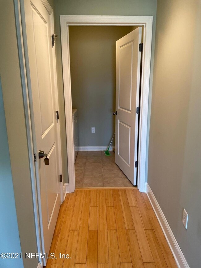 Building Photo - 400 E Bay St