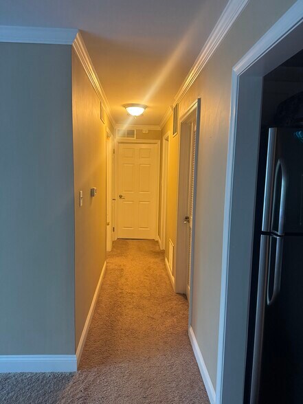 Building Photo - 4412B Aberdeen Dr