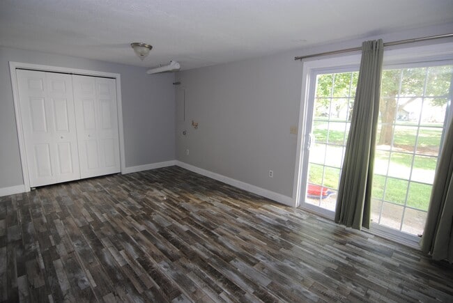 Building Photo - 19 Colonial Dr