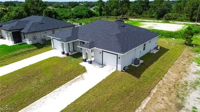 Building Photo - 873 Duplex St E