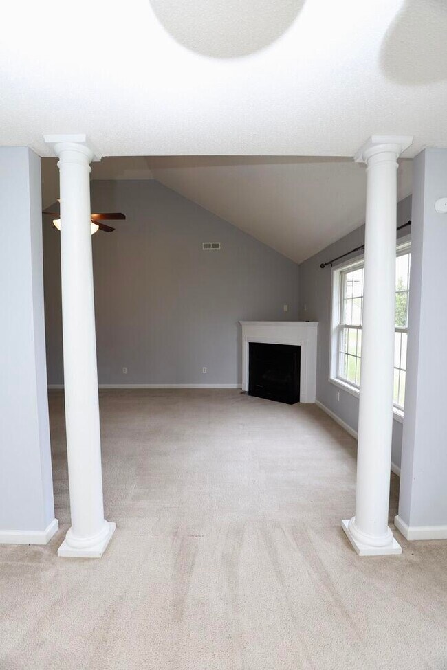 Building Photo - 60 Vinca Ct