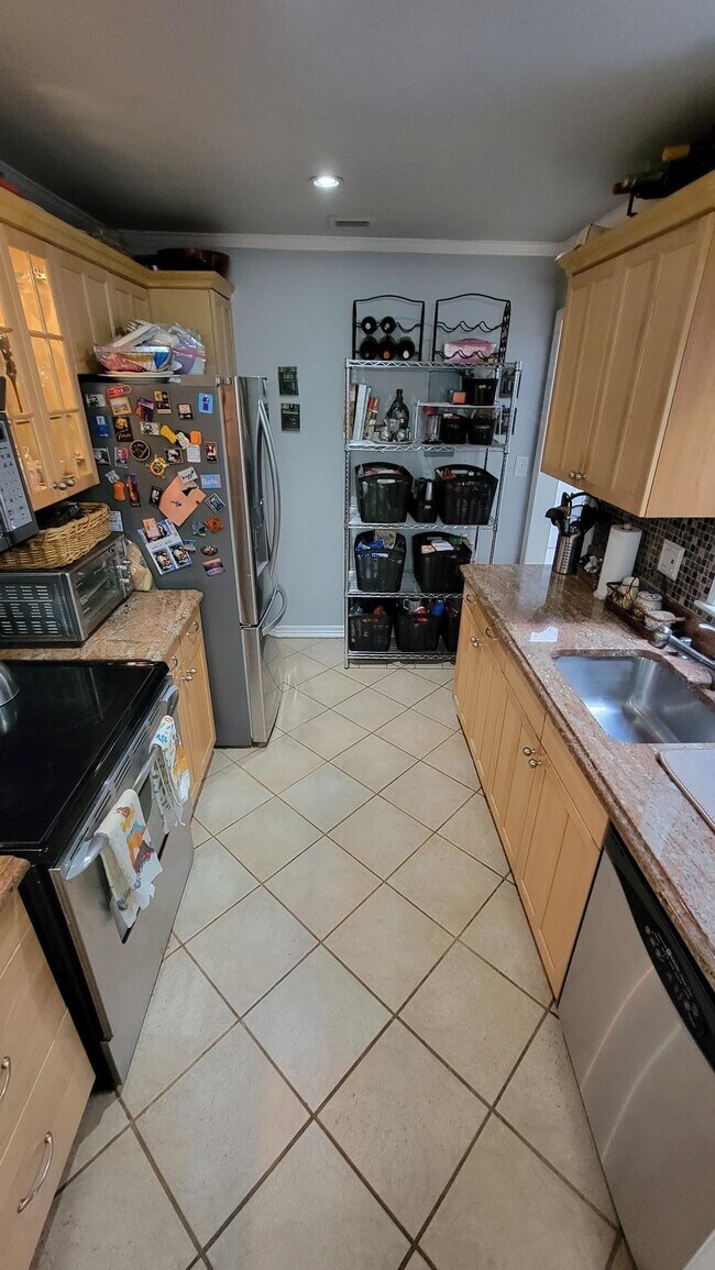 Building Photo - 780 River Rd