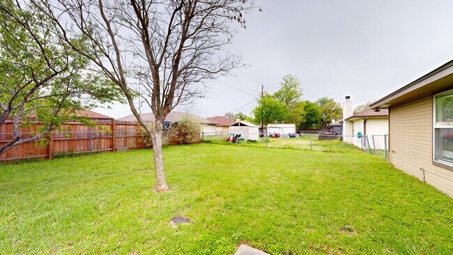 Building Photo - FREE DECEMBER RENT!!!