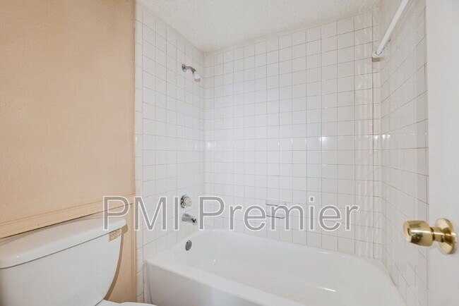 Building Photo - 4724 Berridge Ln