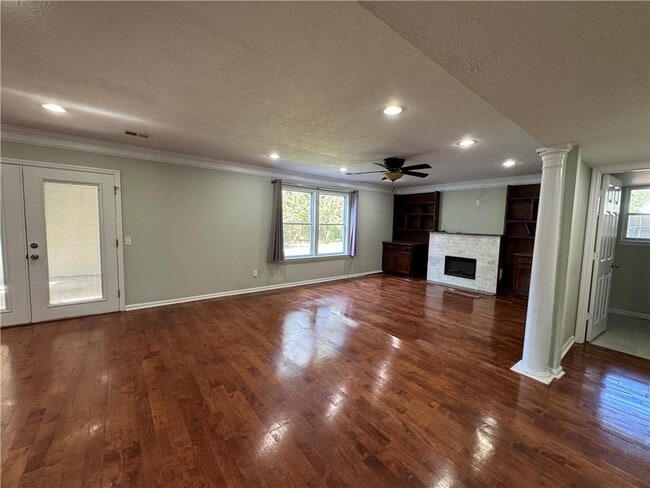 Building Photo - 4895 Evergreen Valley Way