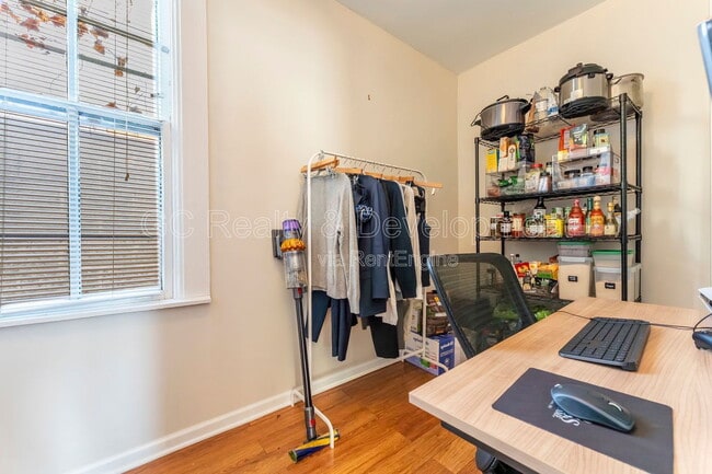 Building Photo - 3309 N Leavitt St