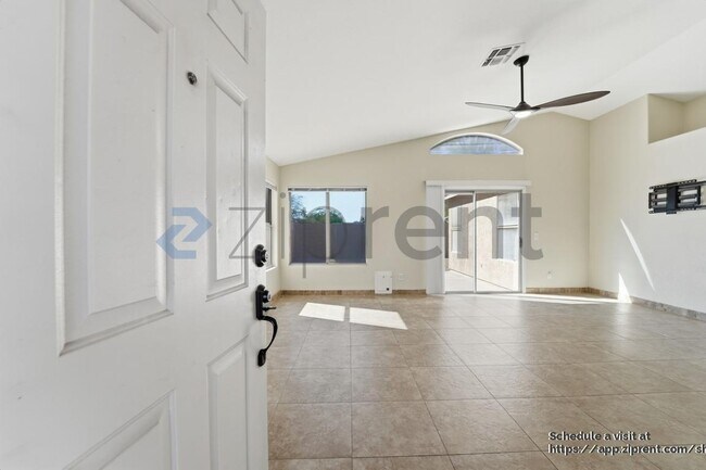 Building Photo - 17216 N Wavyleaf Ave