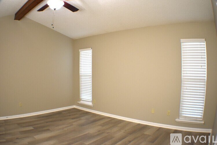 Building Photo - 10439 Inverness Dr