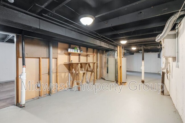 Building Photo - 2495 Lindsay Ln