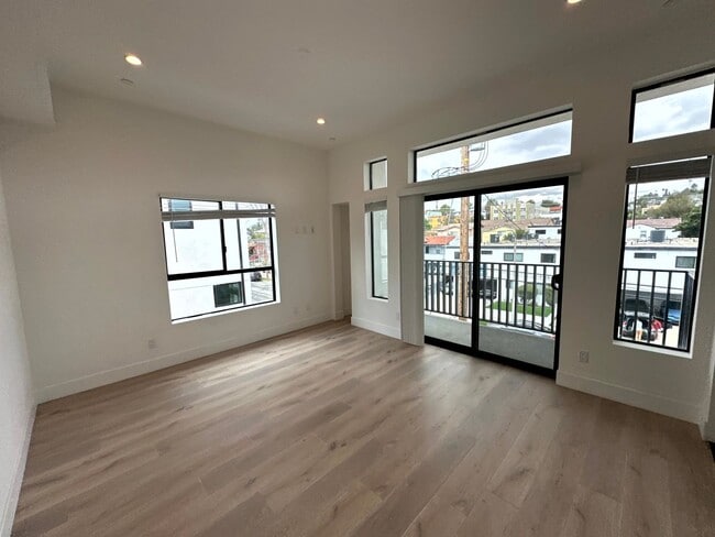 Building Photo - Beautiful Modern Luxury 4 Story Townhome -...