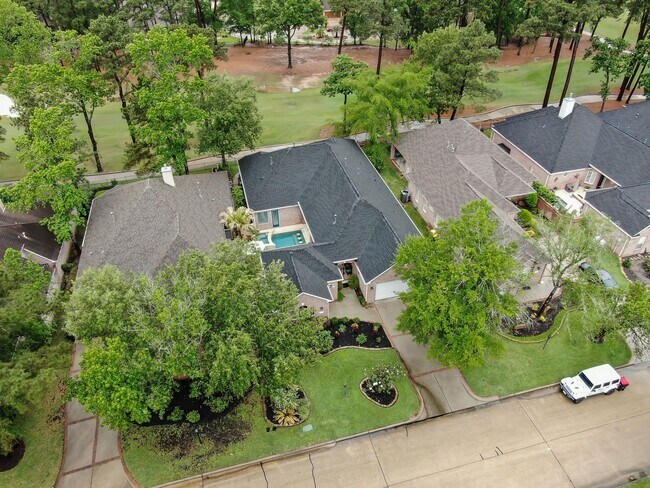 Building Photo - 204 W Pines Dr