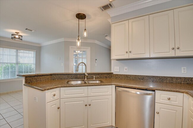 Building Photo - 1094 Maple Ridge Ct