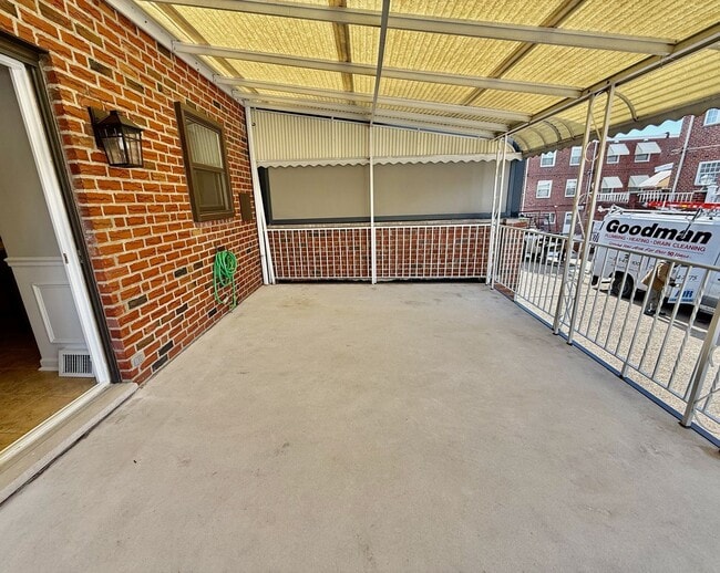 Building Photo - RARELY Offered completely RENOVATED PACKER PARK 3 Bedroom/2.5 Bath HOME w/ Central AC-HARDWOOD Fl...